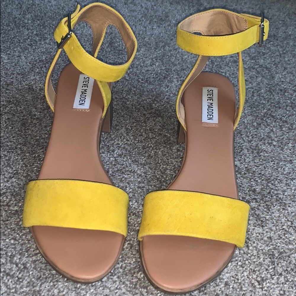 Steve Madden mustard sandals size 9.5
